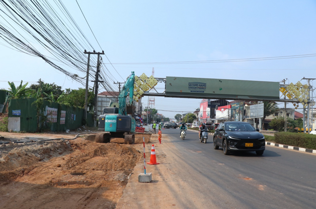 Tiến độ mở rộng lề đường tuyến BRT tại Viêng Chăn đạt hơn 58%