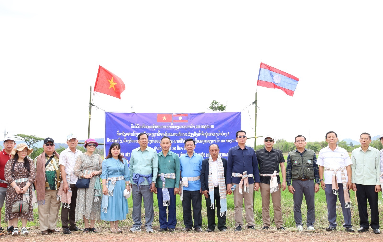 Đoàn đại biểu tỉnh Cà Mau thăm và chúc Tết tỉnh Khammouane