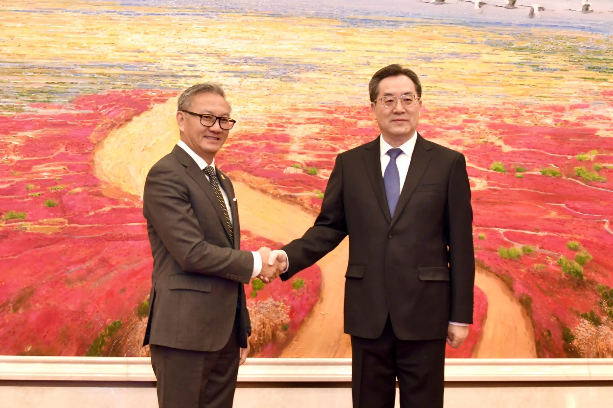 Bộ trưởng Ngoại giao Lào thăm Trung Quốc, hội kiến Phó Thủ tướng Đinh Tiết Tường