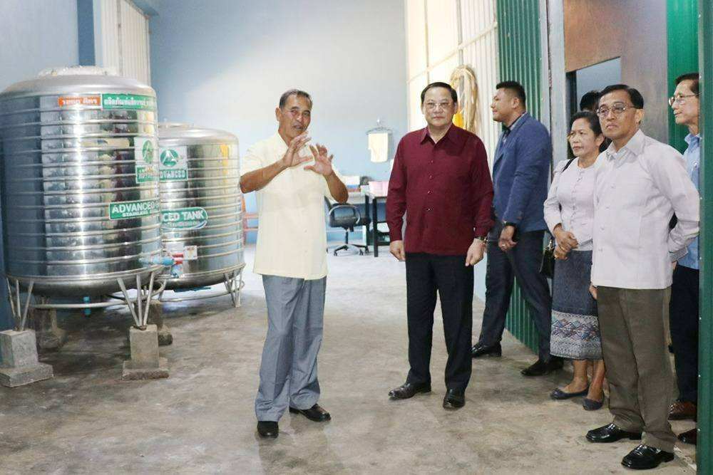 Thủ tướng Sonexay Siphandone thăm và làm việc tại huyện Thateng