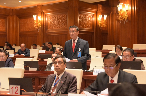 Đại biểu Quốc hội cho ý kiến vào Dự thảo Hiến pháp sửa đổi 2025 của Lào
