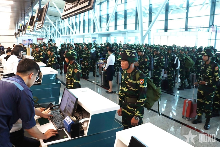 Lực lượng quân đội Lào đã tới Việt Nam, chuẩn bị tham gia diễu binh, diễu hành dịp 30-4