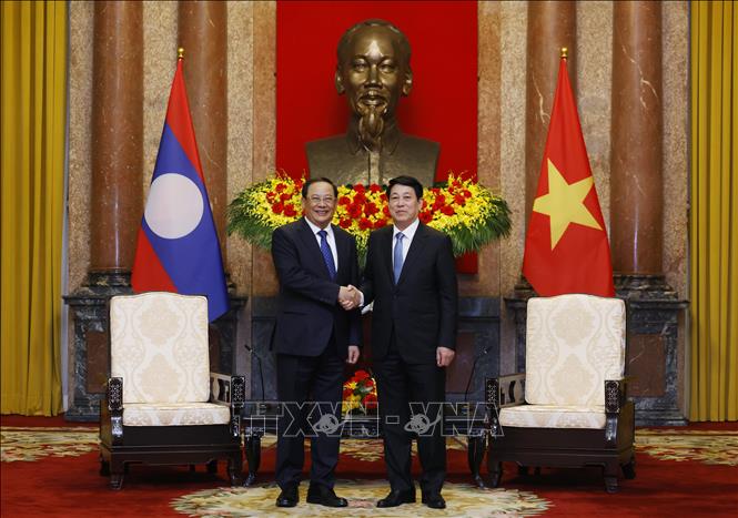Chủ tịch nước Lương Cường tiếp Thủ tướng Lào Sonexay Siphandone