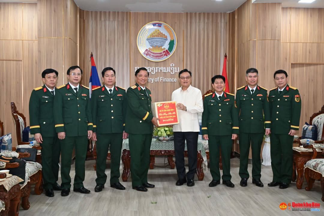 Lãnh đạo cấp cao Lào đề nghị Quân khu 4 nhân rộng các mô hình hoạt động hiệu quả tại Lào