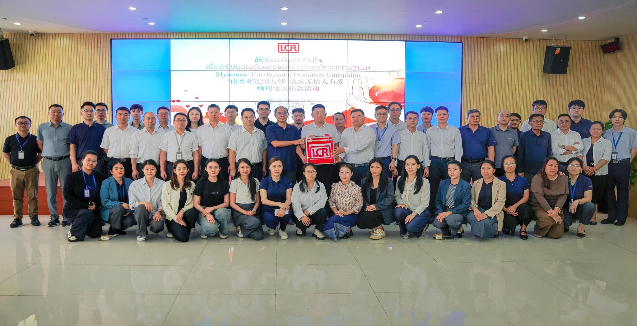 Công ty Đường sắt Lào – Trung quyên góp hỗ trợ nạn nhân động đất tại Myanmar