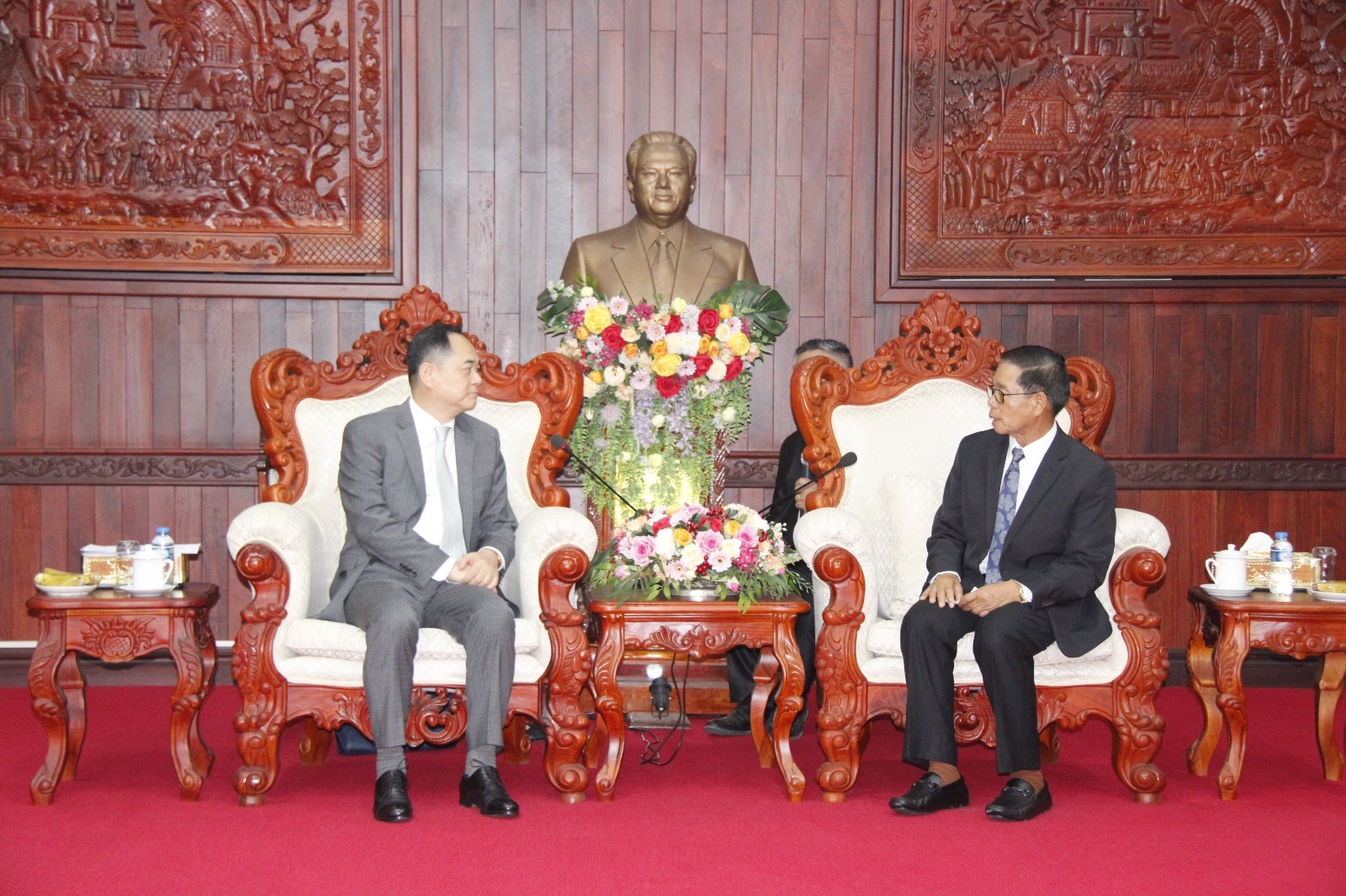 Hội Hữu nghị Đối ngoại Nhân dân Trung Quốc thăm Lào