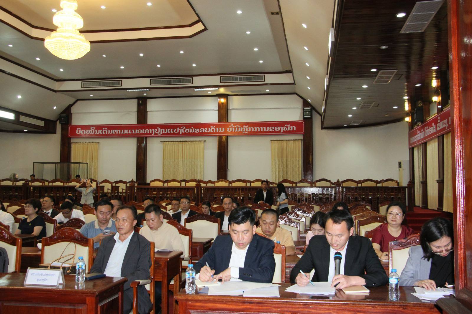 Lào – Trung tổ chức Hội thảo về xoá đói giảm nghèo và phát triển chung