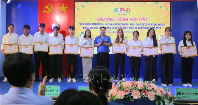 Vun đắp tình đoàn kết, hữu nghị, hợp tác Việt Nam – Campuchia – Lào