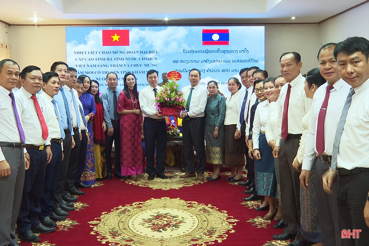 Hà Tĩnh chúc Tết Bunpimay tỉnh Khăm Muồn, vun đắp tình hữu nghị Việt – Lào