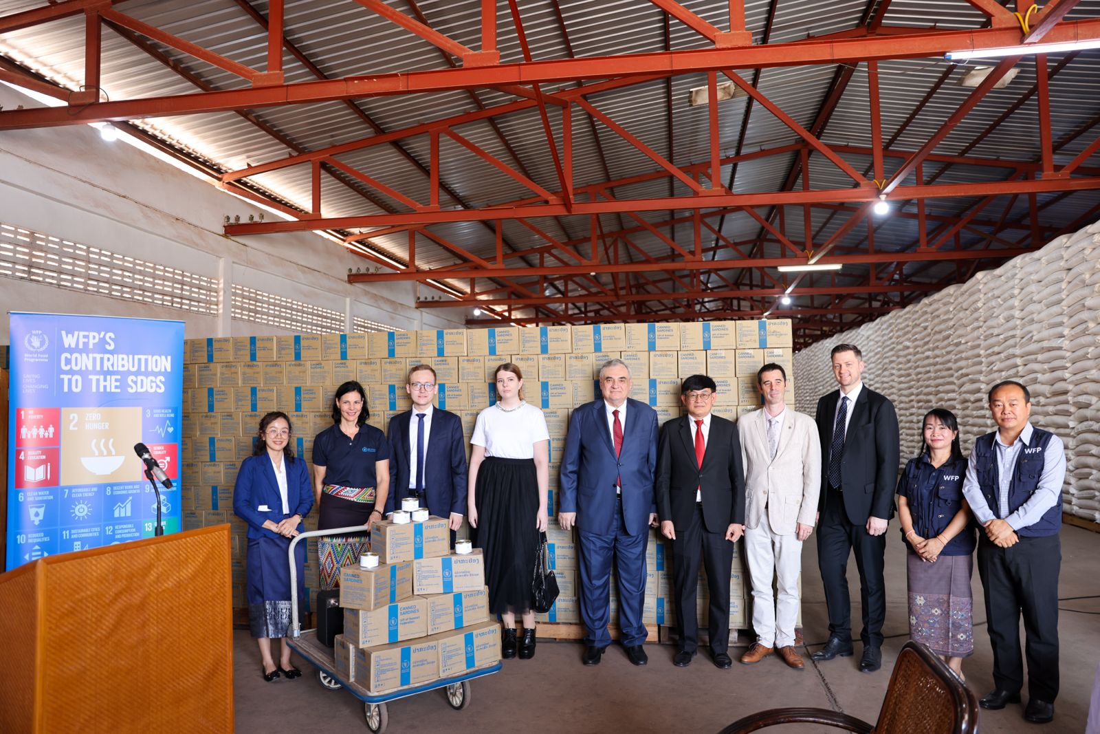 Tổ chức Lương thực Thế giới hỗ trợ 149 tấn cá hộp cho hơn 50.000 học sinh tiểu học Lào