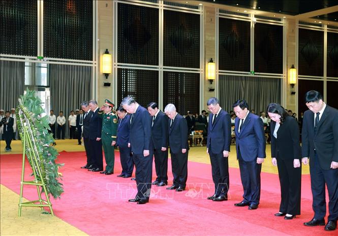 Tổng bí thư Tô Lâm viếng nguyên Chủ tịch nước Khamtay Siphandone