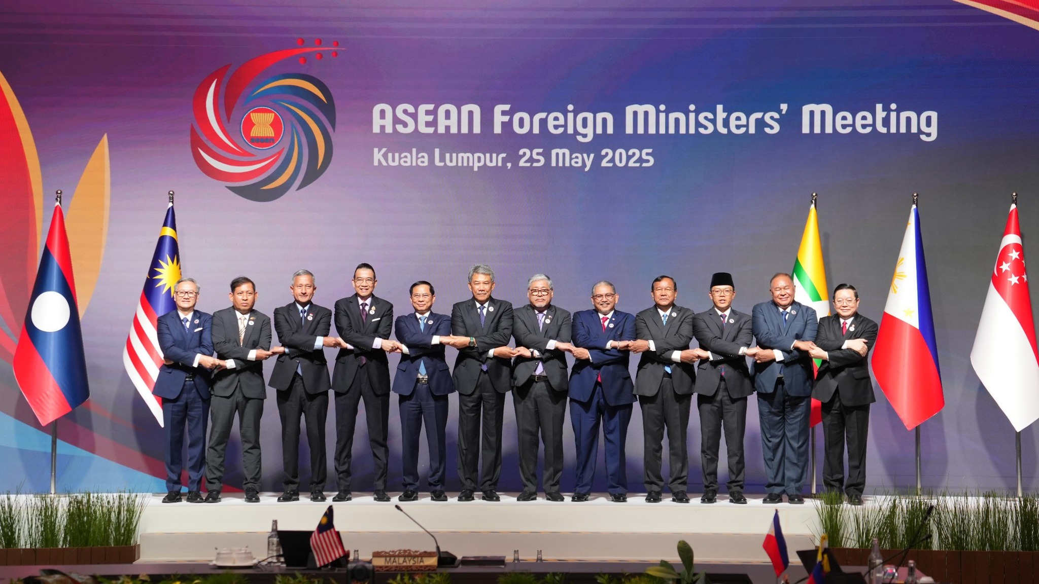 Bộ trưởng Ngoại giao Lào tham dự chuỗi Hội nghị Ngoại giao ASEAN tại Malaysia