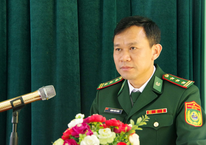 Thượng tá Đặng Văn Tuấn, Phó Tham Mưu trưởng Bộ đội Biên phòng tỉnh Điện Biên phát biểu tại buổi lễ. Ảnh: TTXVN phát ky-ket-nghia-260525.jpg