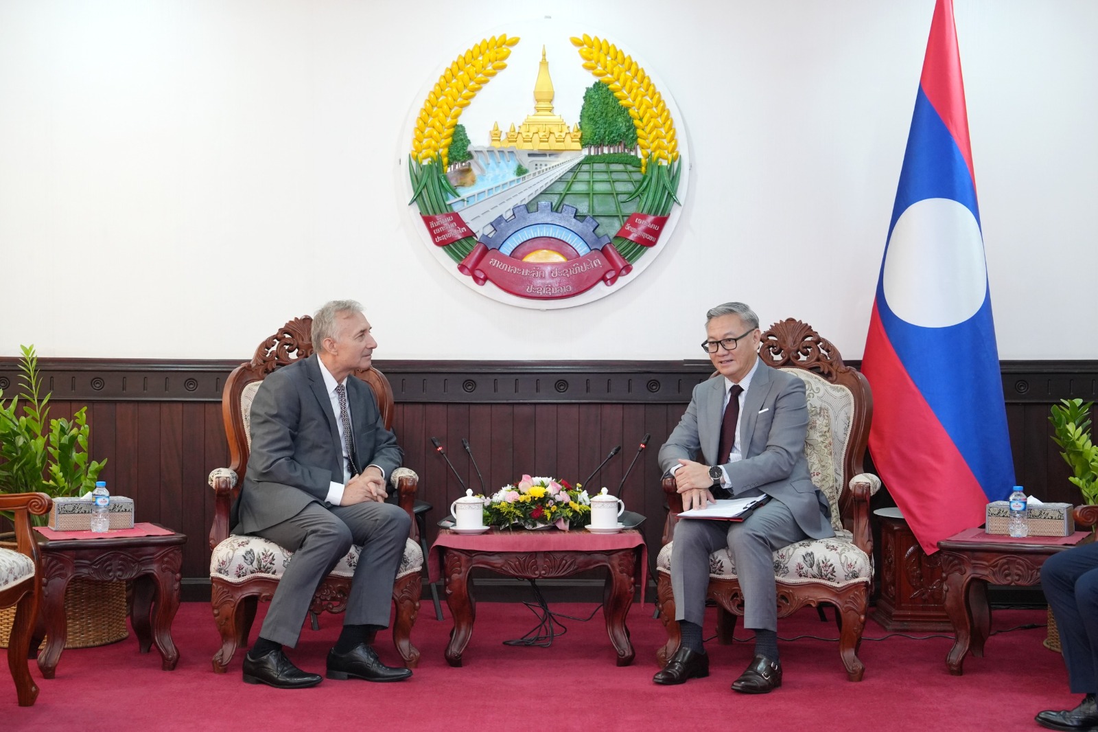 Lào tăng cường quan hệ ngoại giao với Slovakia, EU và Pháp