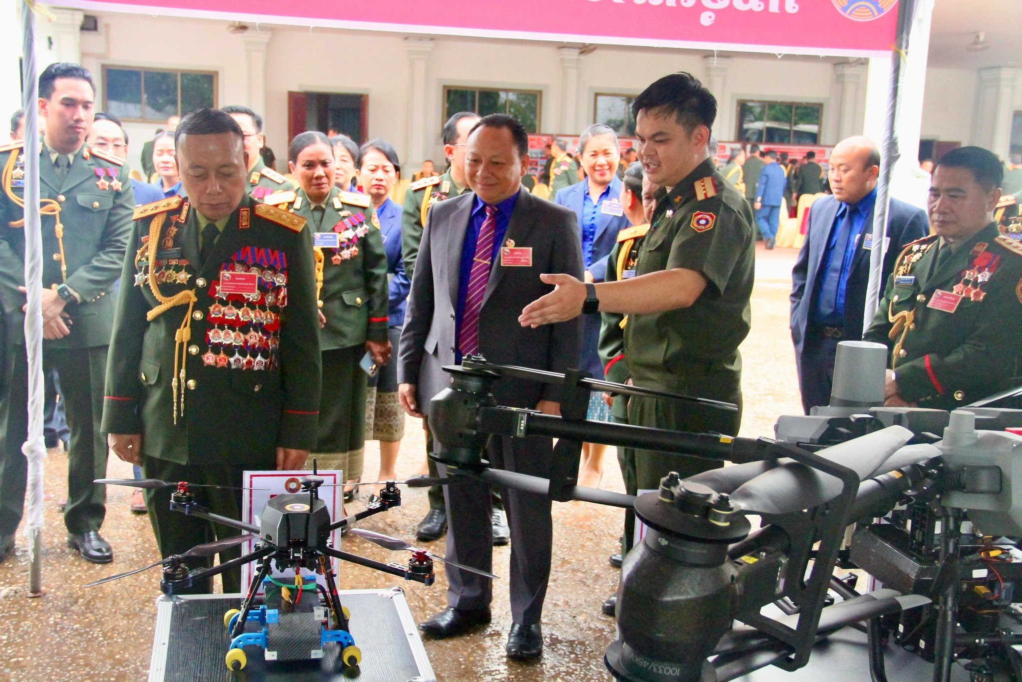 Thiếu tá Lào từng học tại Việt Nam chế tạo thành công drone phục vụ quốc phòng