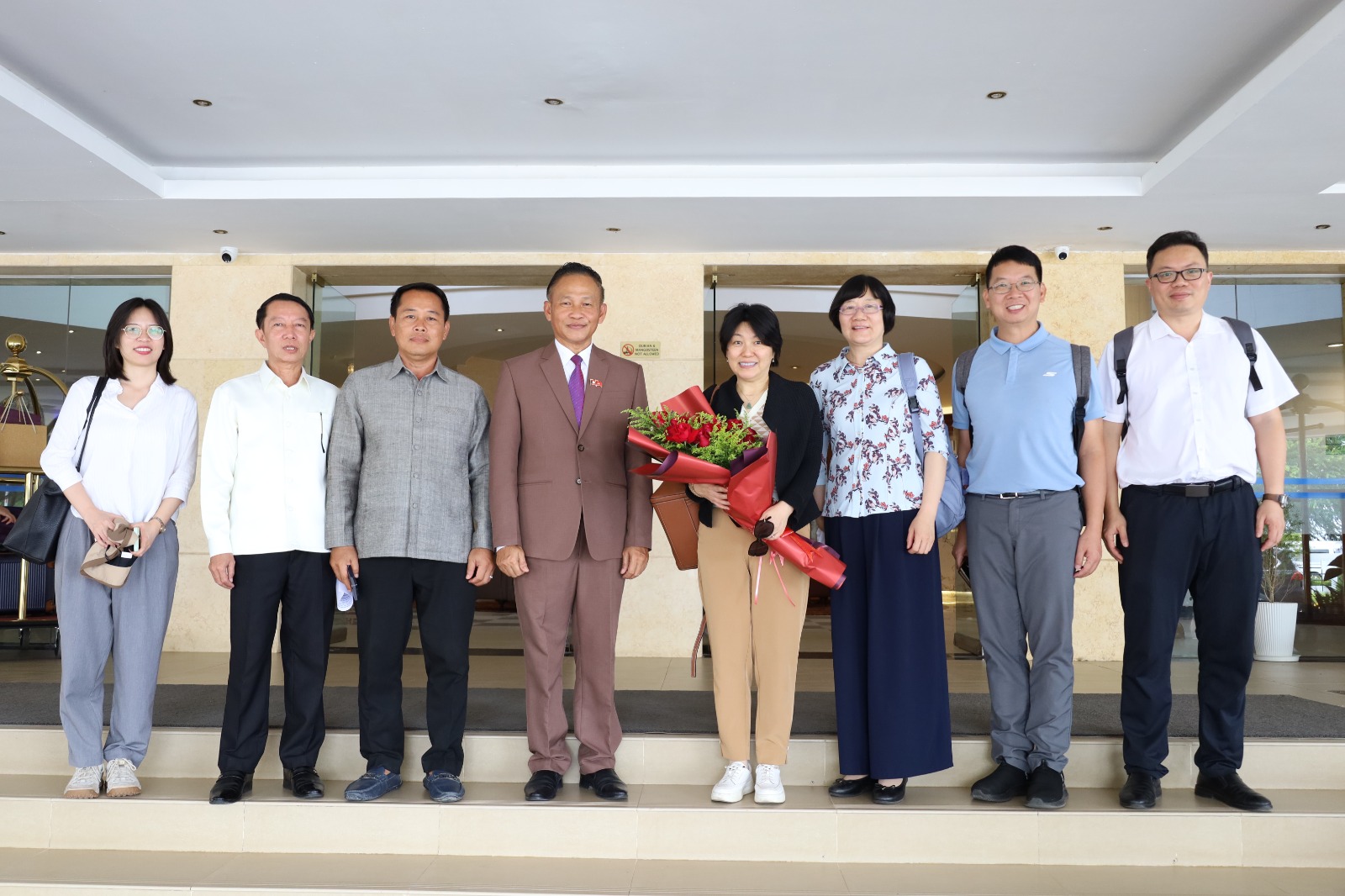 Đại sứ Trung Quốc thăm và làm việc tại tỉnh Khammuan