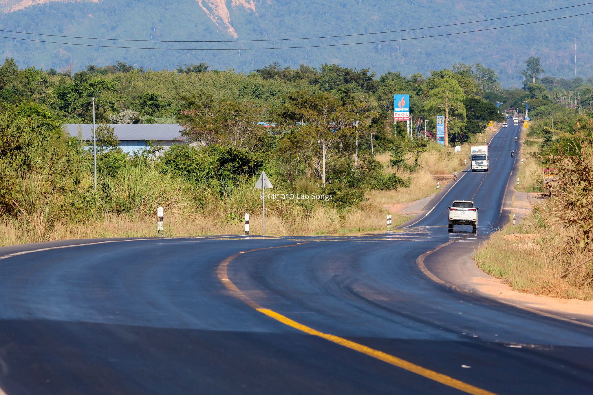Lào hoàn thành nâng cấp Quốc lộ 13 Nam dài 275 km