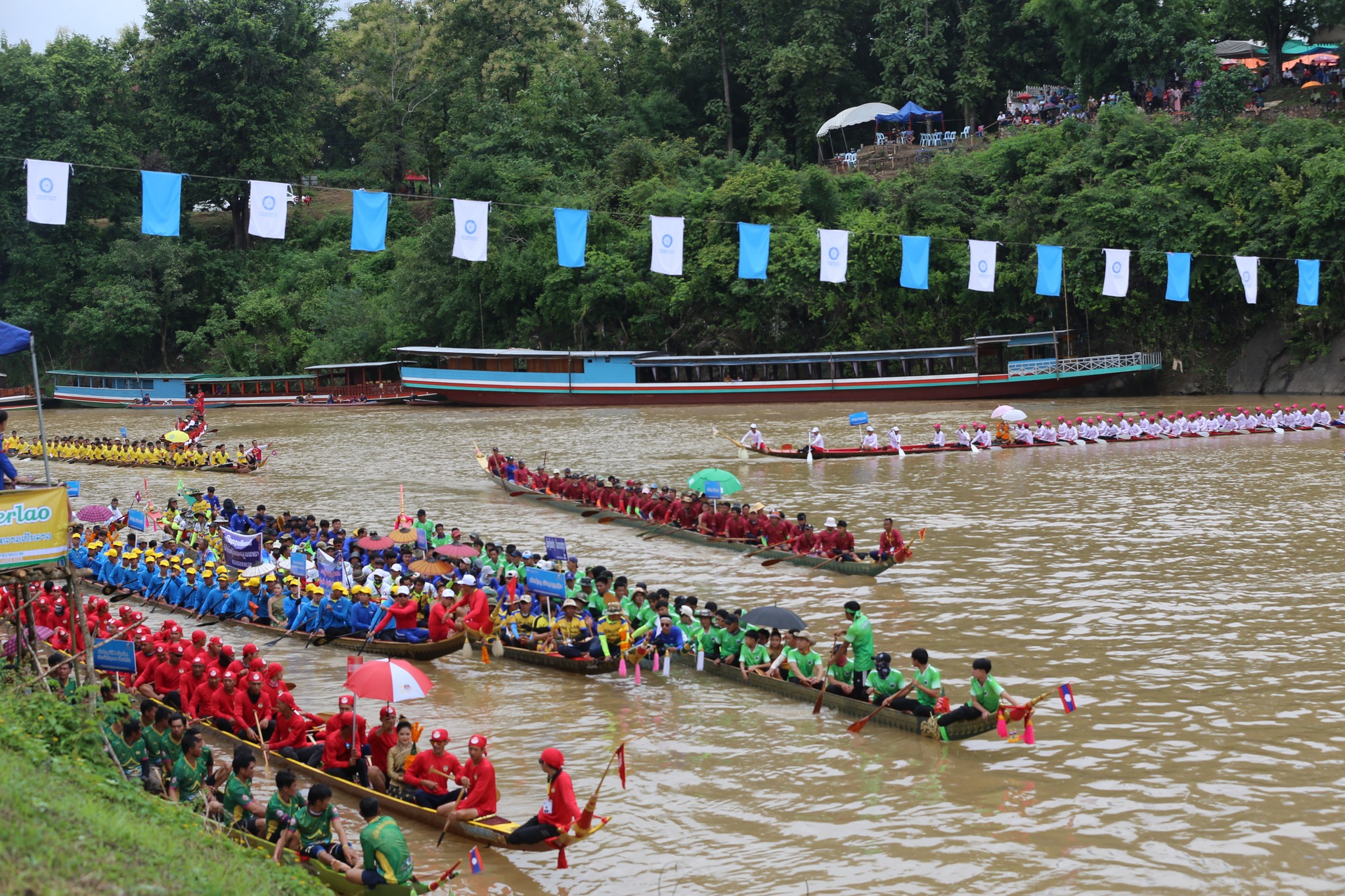 Luang Prabang sẵn sàng cho lễ hội đua thuyền 2025
