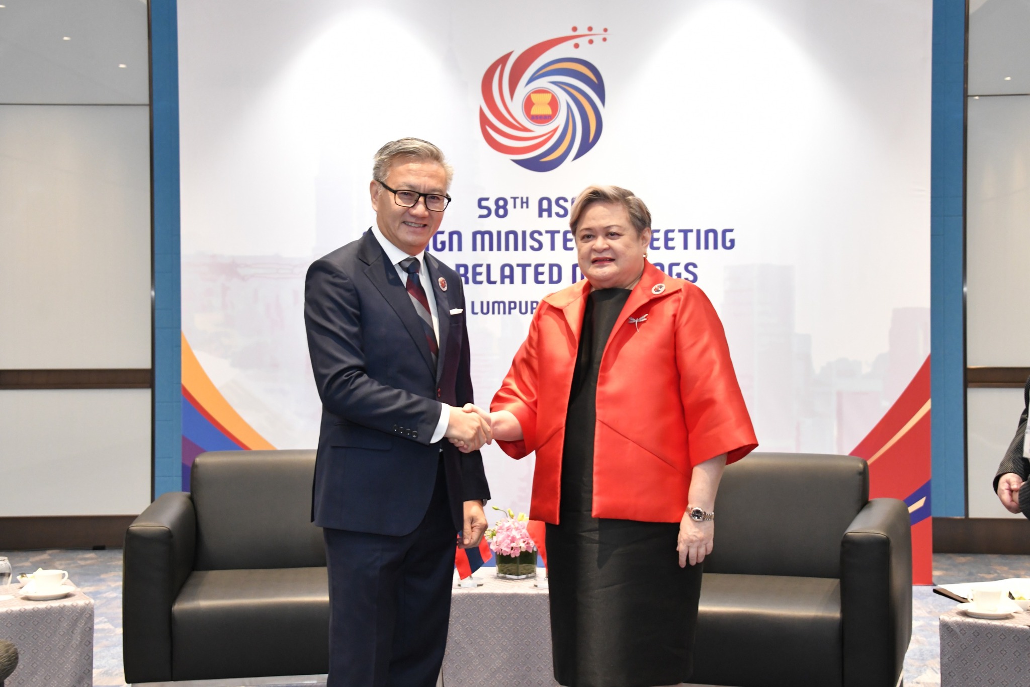 Bộ trưởng Ngoại giao Lào gặp Bộ trưởng Philippines bên lề ASEAN 58