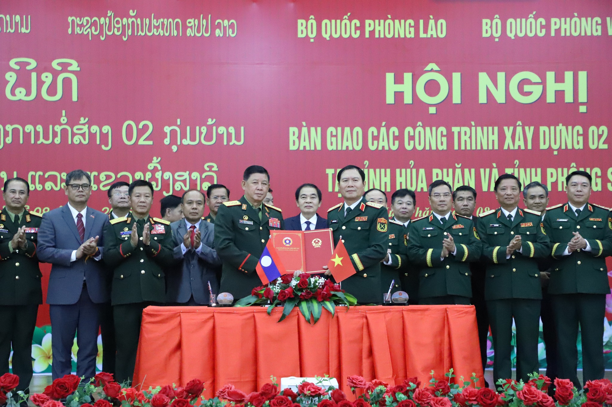 Lào – Việt Nam tổ chức lễ bàn giao dự án phát triển cụm bản vùng biên