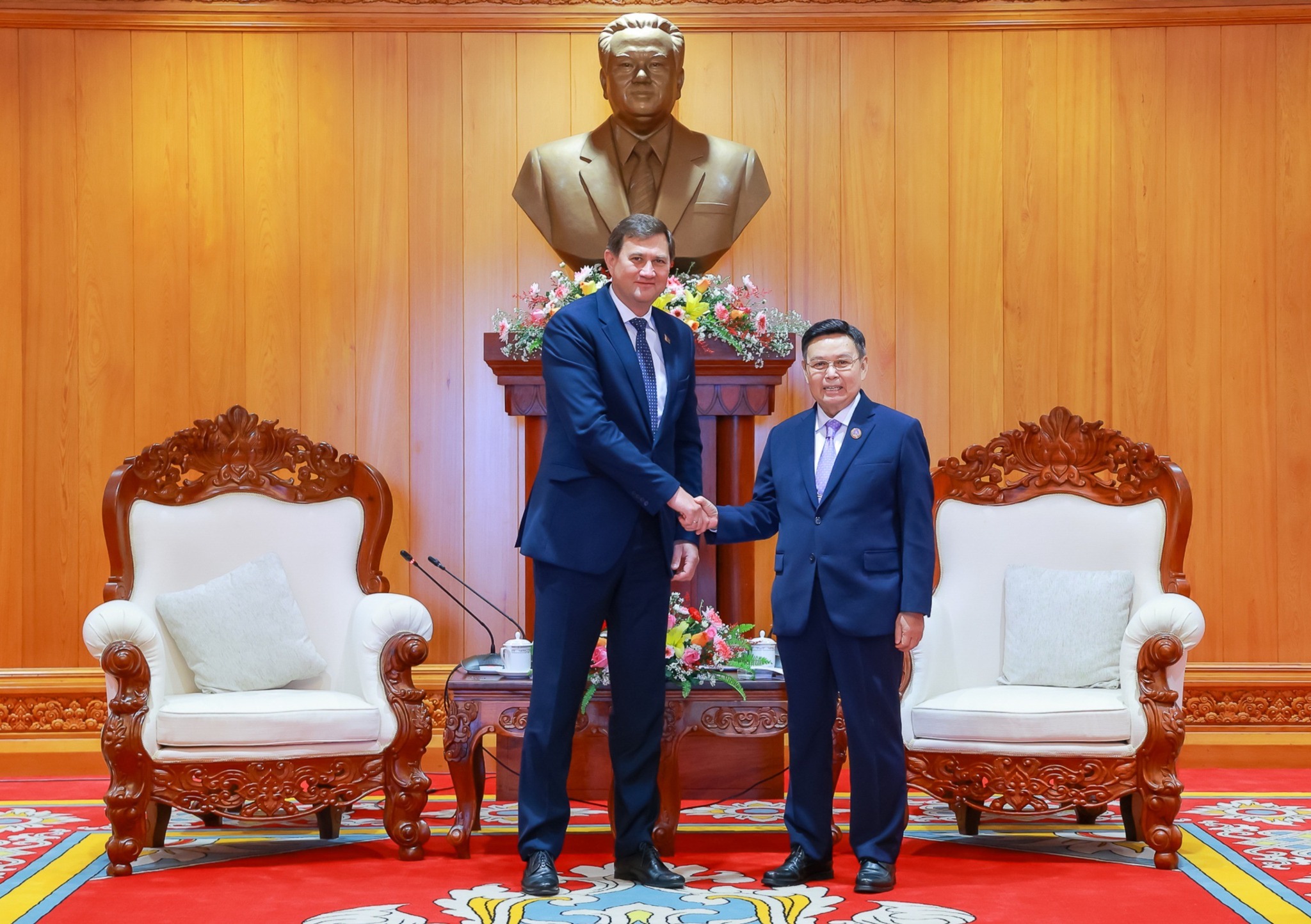 Chủ tịch Quốc hội Lào tiếp Bộ trưởng Ngoại giao Belarus