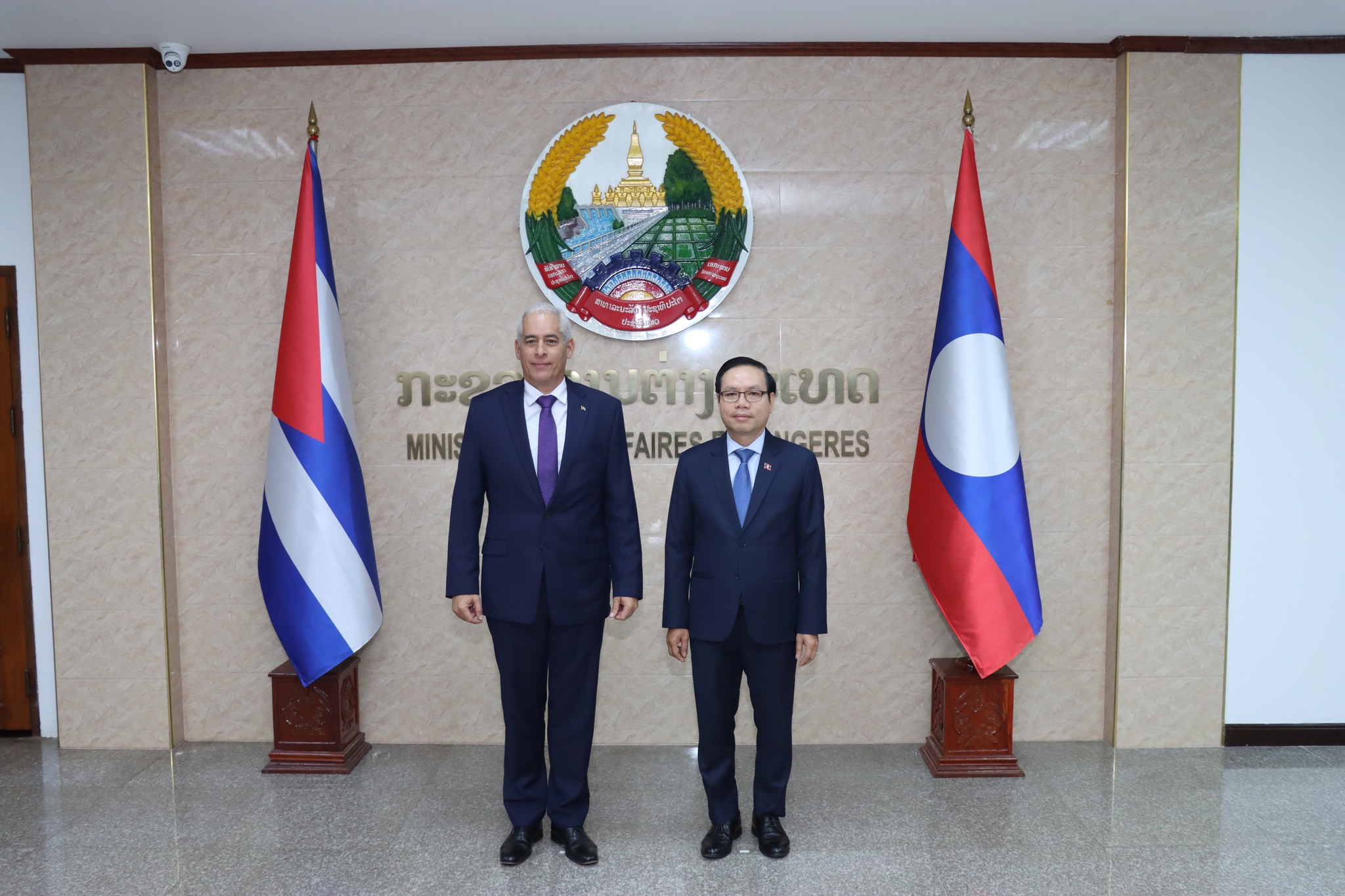 Lào và Cuba thúc đẩy quan hệ hữu nghị truyền thống, tăng cường hợp tác toàn diện