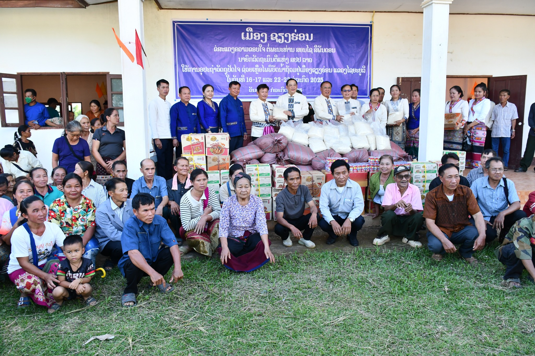 Thủ tướng Lào thăm vùng lũ Xayabuly, chỉ đạo phục hồi và phát triển nông nghiệp