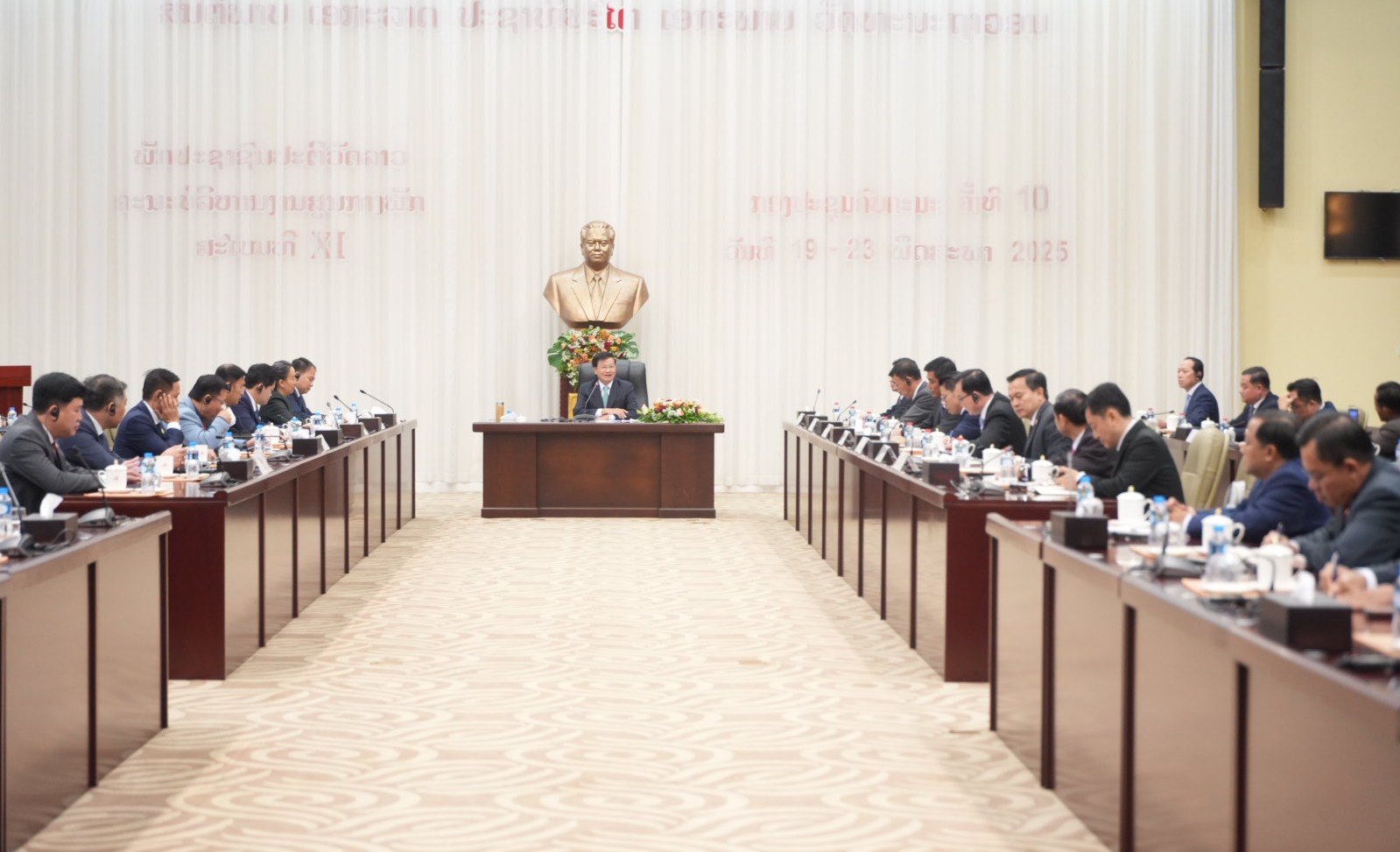 Chủ tịch nước Thongloun Sisoulith tiếp đoàn cán bộ trẻ ba nước Lào – Việt Nam – Campuchia