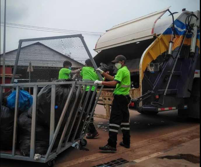 Chỉ 67% rác thải tại Viêng Chăn được thu gom đúng cách mỗi ngày