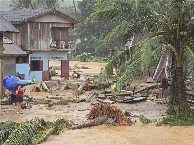 Bão Wipha gây ngập lụt nghiêm trọng tại Lào