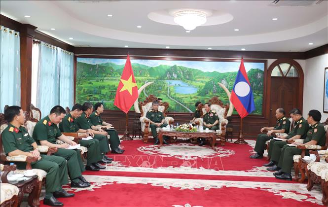 Bộ trưởng Quốc phòng Lào tiếp Thứ trưởng Bộ Quốc phòng Việt Nam Nguyễn Văn Hiền