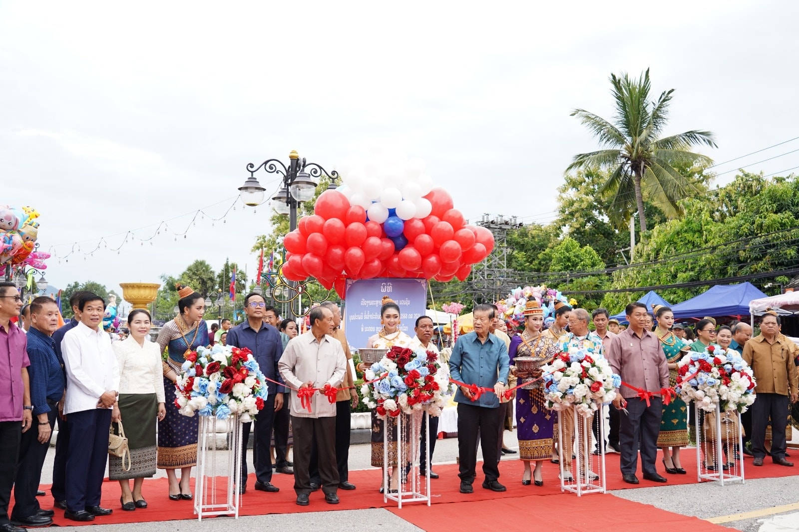 Luang Prabang tổ chức hội chợ truyền thống nhân dịp Lễ hội Ho Khao Pa Dap Din