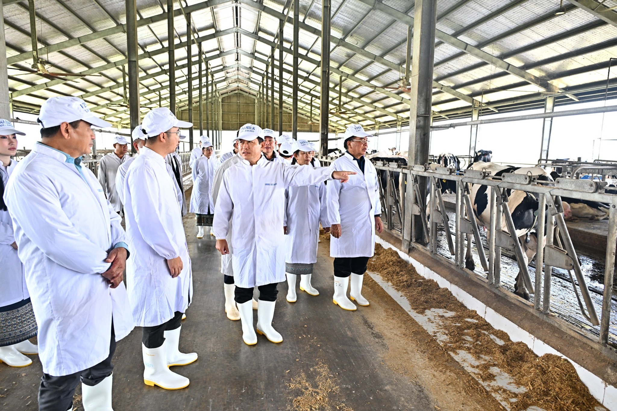 Phó Thủ tướng Saleumxay Kommasith làm việc với lãnh đạo tỉnh Xieng Khouang