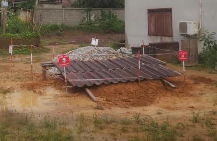 Phát hiện bom nặng gần 500kg sát nhà dân ở Bolikhamxay