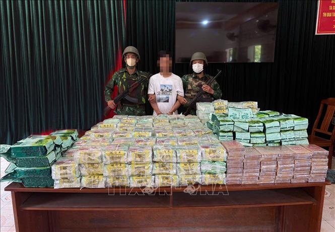 Triệt phá đường dây vận chuyển gần 300 kg ma túy từ Lào về Việt Nam