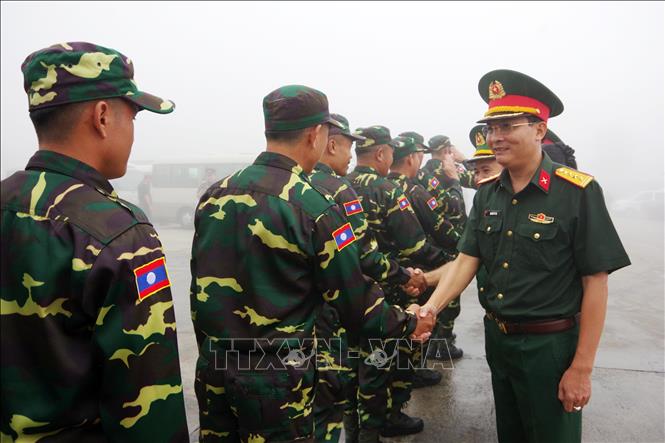 Đón đoàn Quân đội Lào sang tham gia diễu binh, diễu hành dịp Quốc khánh 2/9