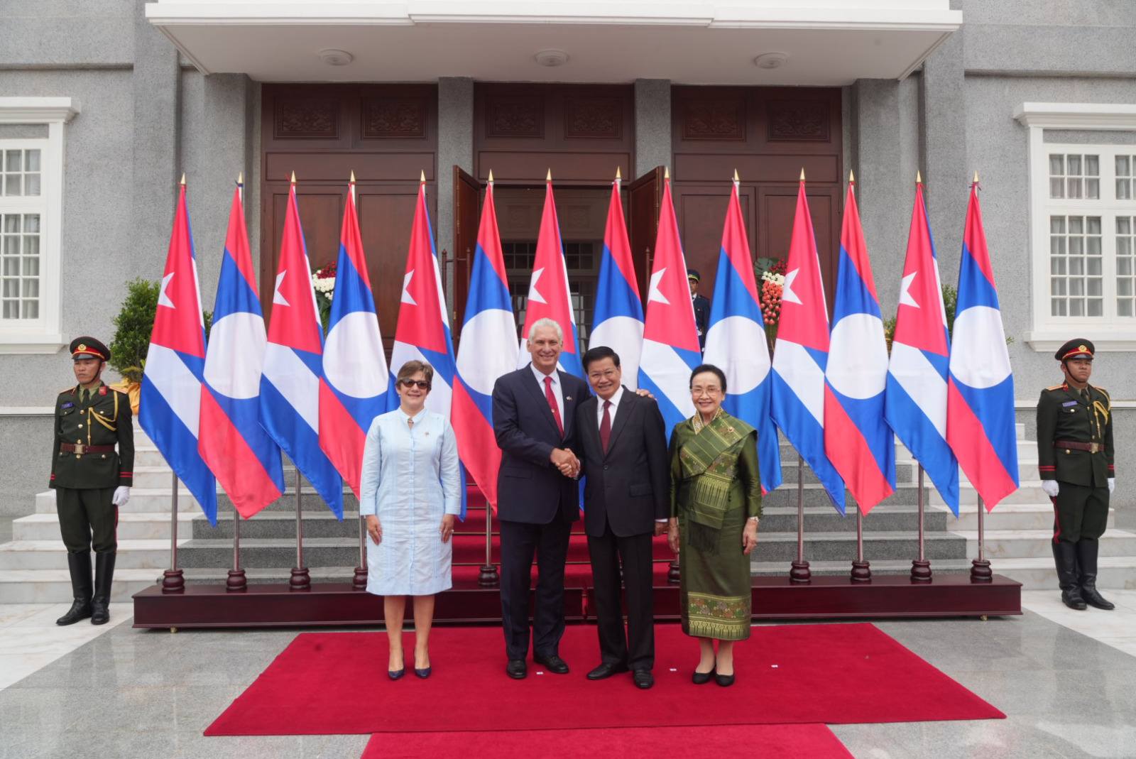 Lào, Cuba củng cố tình đoàn kết đặc biệt và hợp tác toàn diện