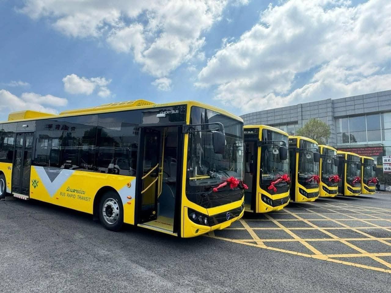 Giá vé xe buýt nhanh BRT tại Viêng Chăn khởi điểm từ 3.500 kip