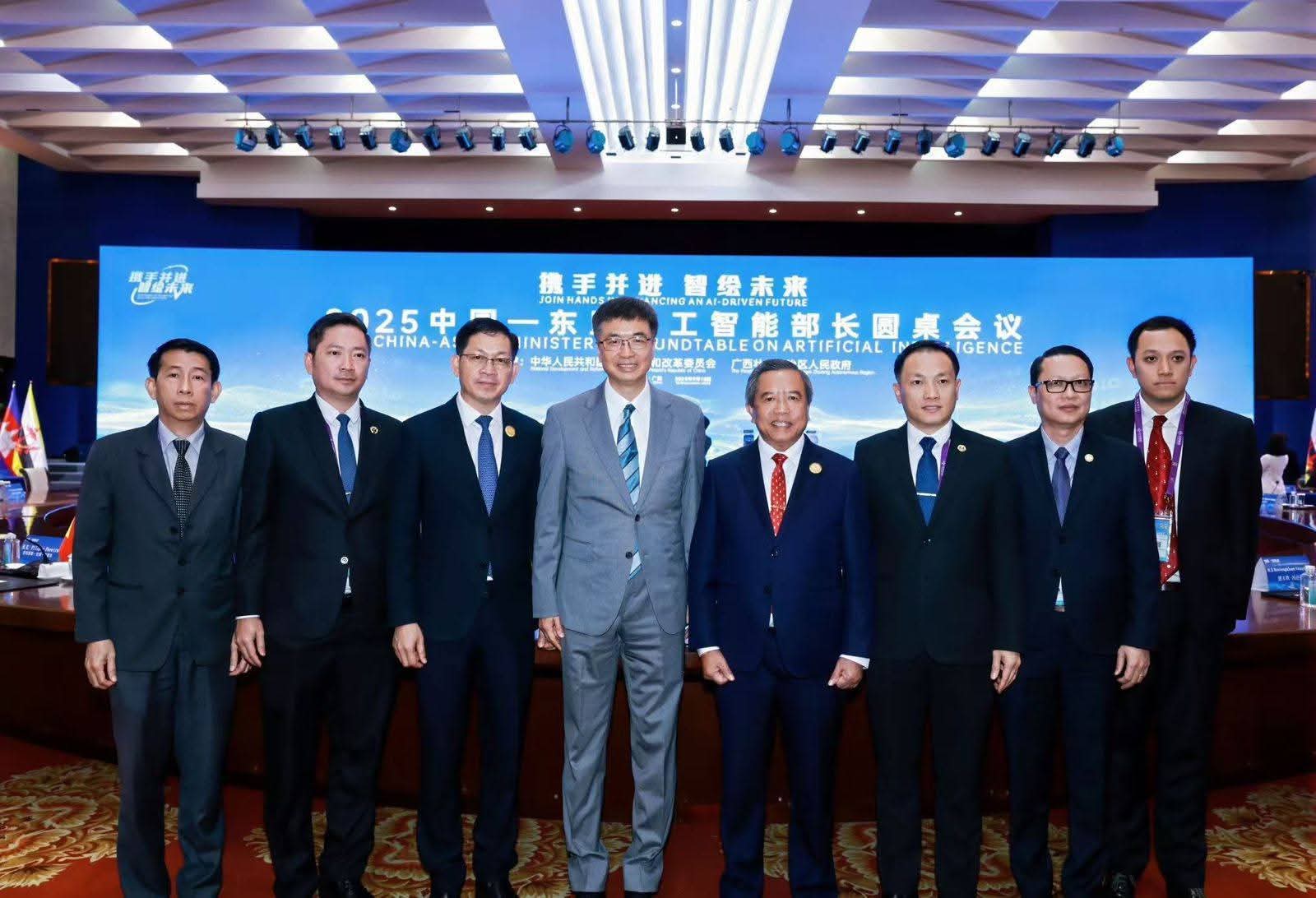 Lào ký 3 bản ghi nhớ hợp tác về trí tuệ nhân tạo tại CAEXPO 2025