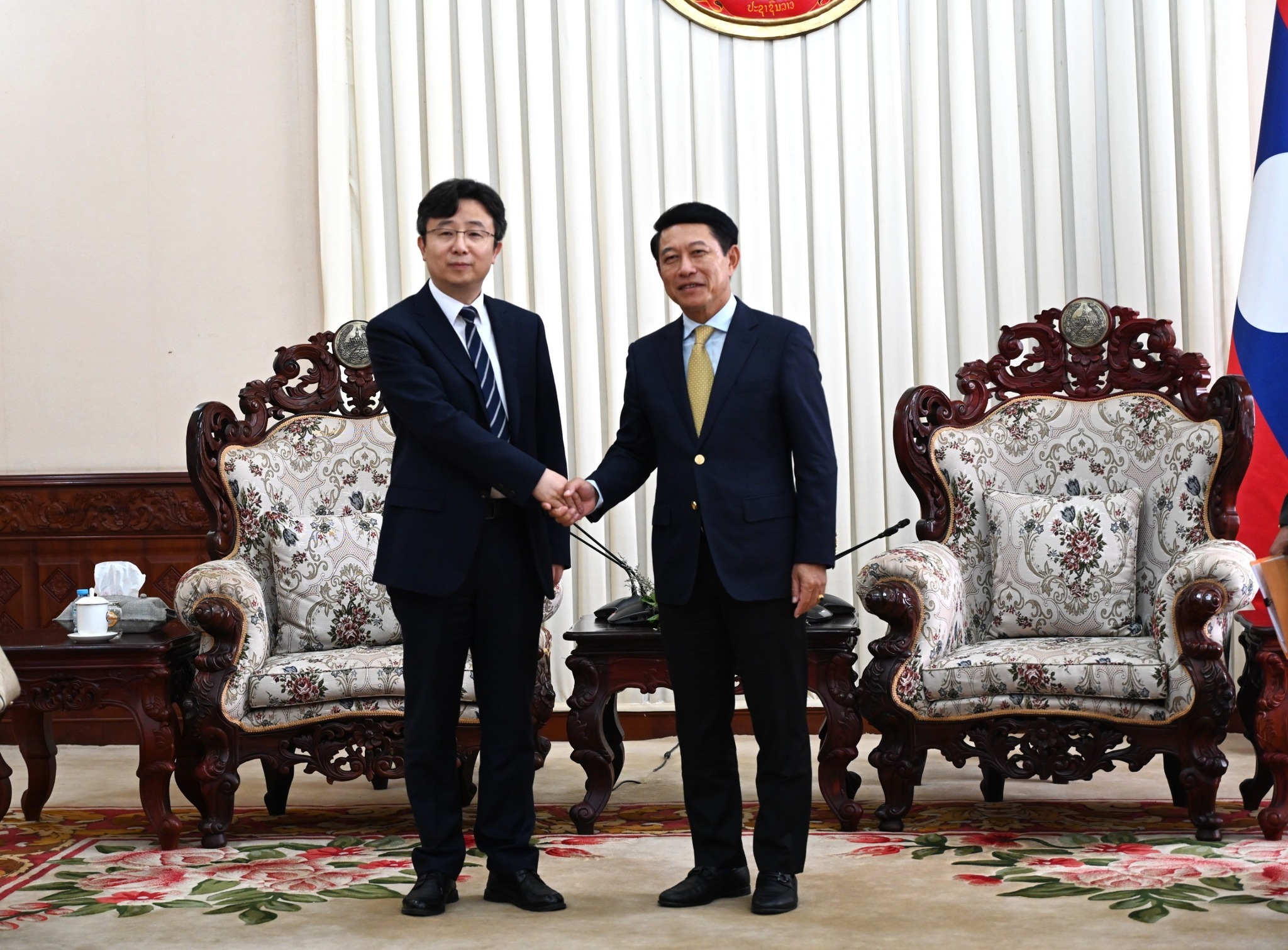 Phó Thủ tướng Lào tiếp Phó Tỉnh trưởng tỉnh Vân Nam, Trung Quốc