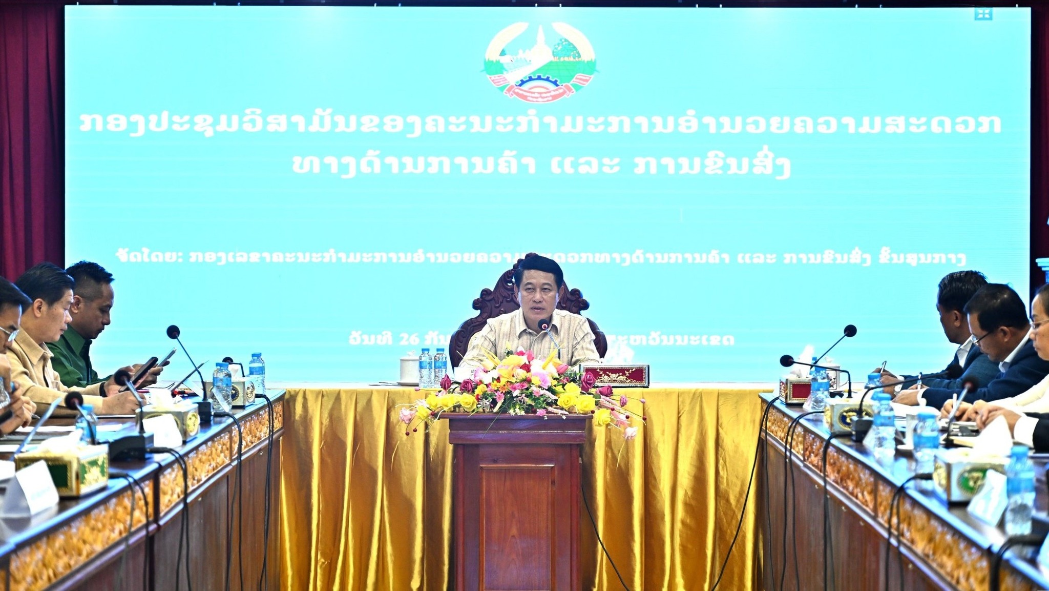 Phó Thủ tướng Lào chỉ đạo tháo gỡ khó khăn thương mại và vận tải tại Savannakhet