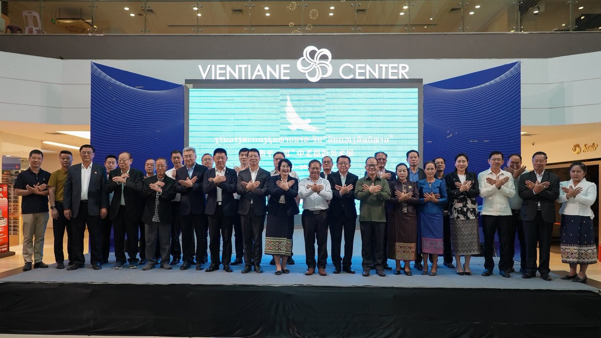 Lào – Trung Quốc khai mạc triển lãm “Đôi cánh hòa bình”