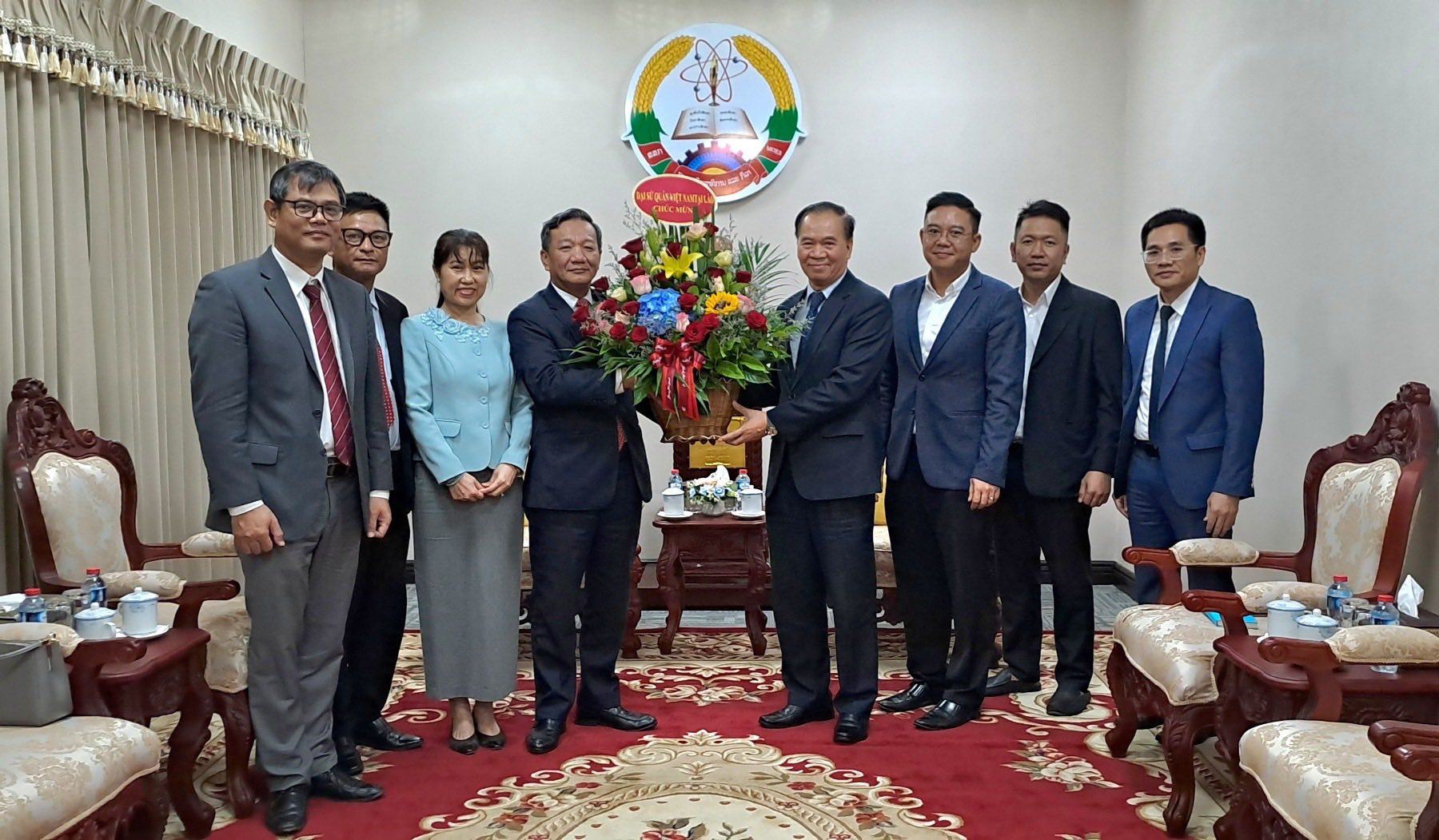 Đại sứ Nguyễn Minh Tâm chúc mừng Bộ Giáo dục và Thể thao Lào nhân Ngày Nhà giáo Lào