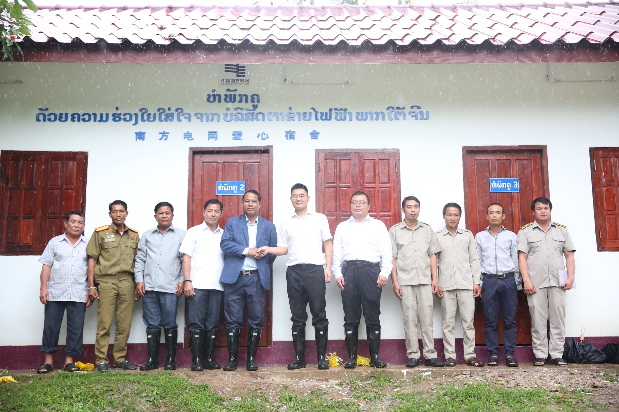 Công ty Điện lực Nam Tha 1 hỗ trợ nhà ở cho giáo viên tại Bokeo