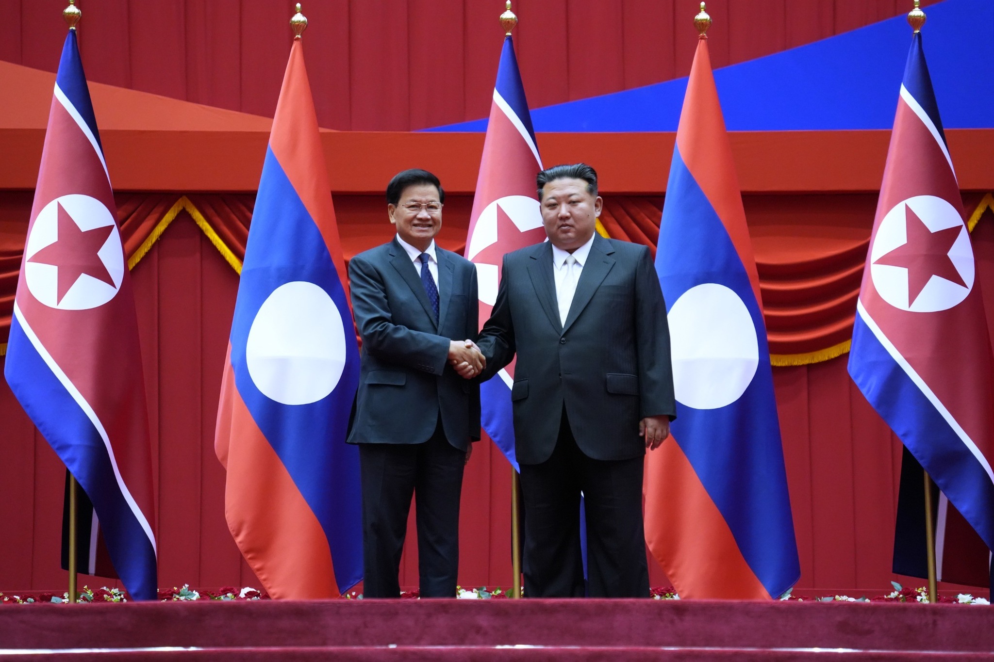 Tổng Bí thư, Chủ tịch nước Lào hội đàm với Nhà lãnh đạo Triều Tiên Kim Jong Un