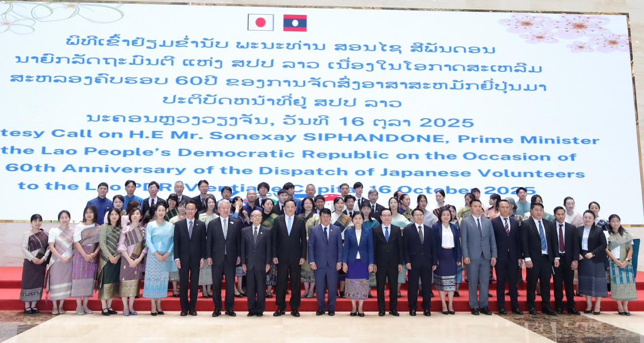 Thủ tướng Sonexay Siphandone đánh giá cao những đóng góp của tình nguyện viên Nhật Bản tại Lào
