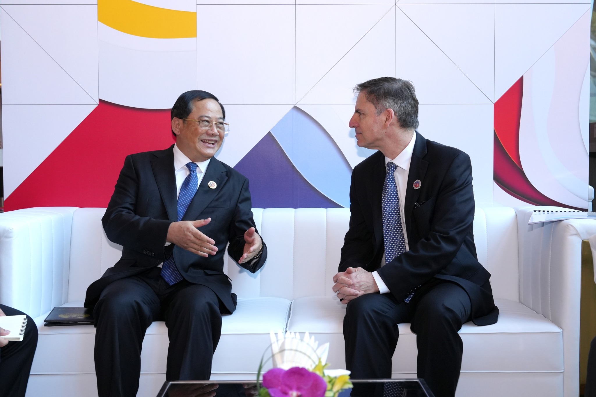 Thủ tướng Lào Sonexay Siphandone tiếp Phó Chủ tịch Ngân hàng Thế giới tại Malaysia