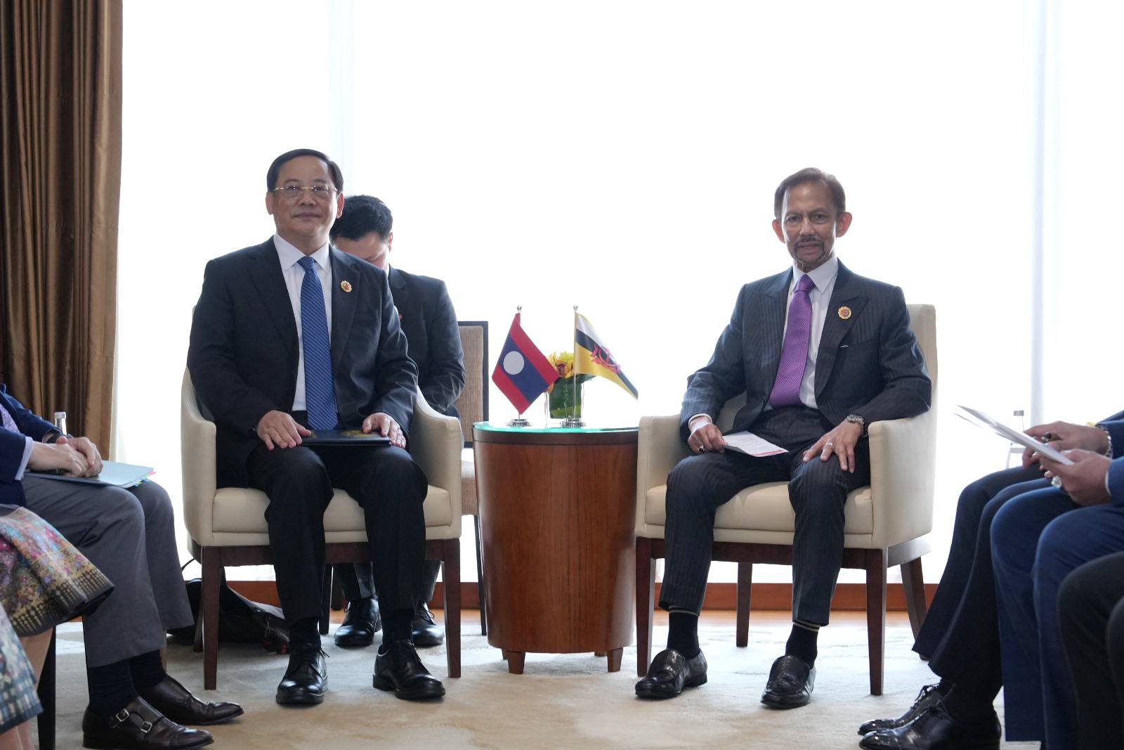 Thủ tướng Lào Sonexay Siphandone chào xã giao Quốc vương Brunei Hassanal Bolkiah