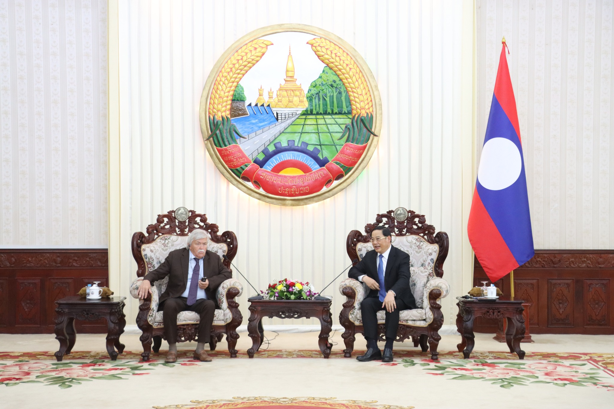 Thủ tướng Lào tiếp Chủ tịch Hiệp hội Hữu nghị Nga – Lào