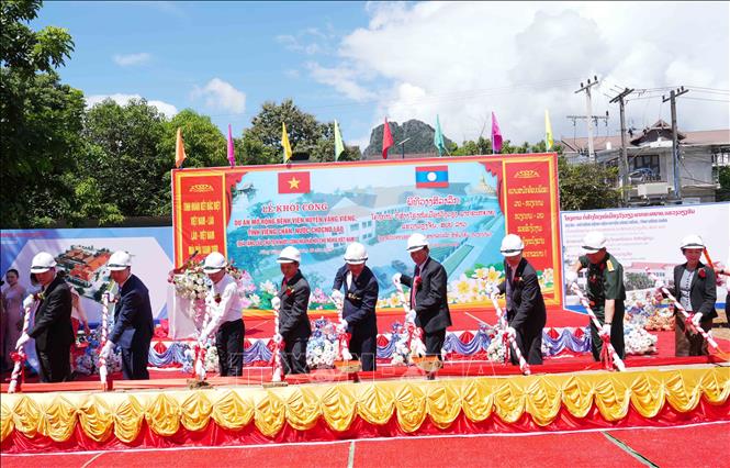 Khởi công dự án mở rộng Bệnh viện Vang Viêng do Việt Nam hỗ trợ